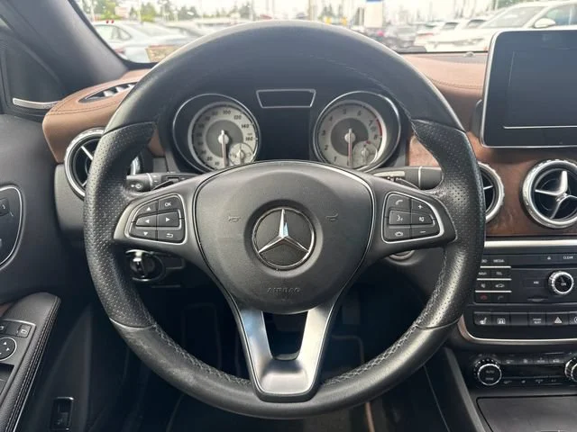 Used 2017 Cirrus White Mercedes-Benz GLA 250 image 23