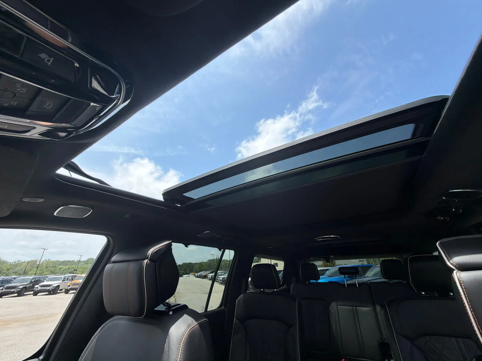 New 2026 Bright White Clearcoat Jeep Summit Reserve image 37