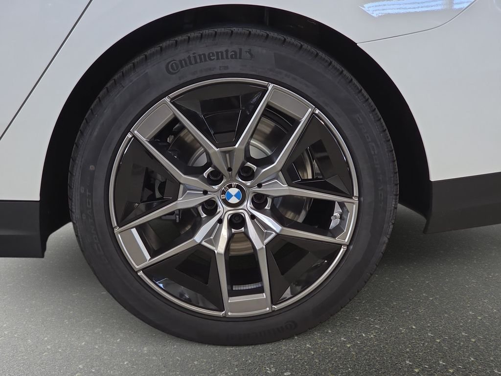 New 2027 Alpine White BMW 530i image 21