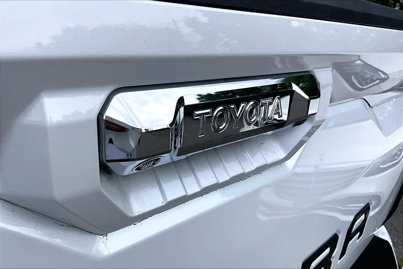 Used 2025 Wind Chill Pearl Toyota Limited image 30