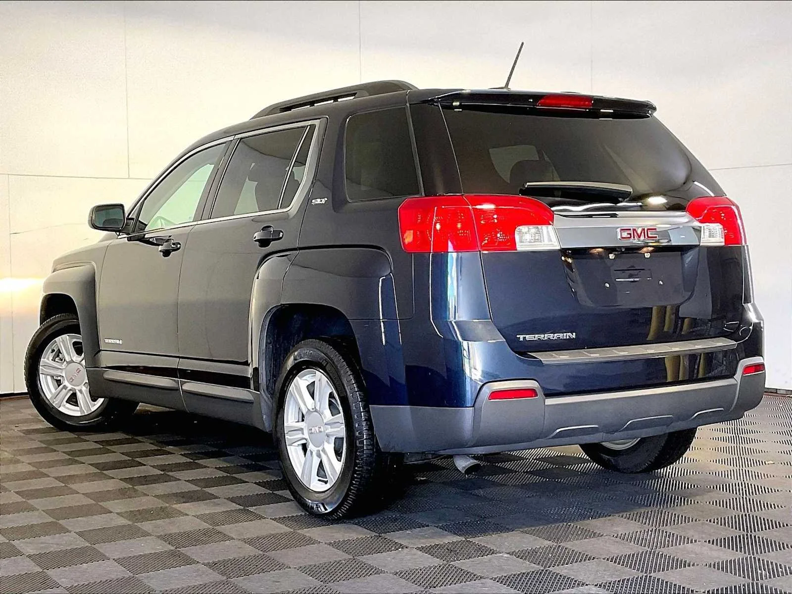 Used 2015 Dark Sapphire Blue Metallic GMC SLT image 3