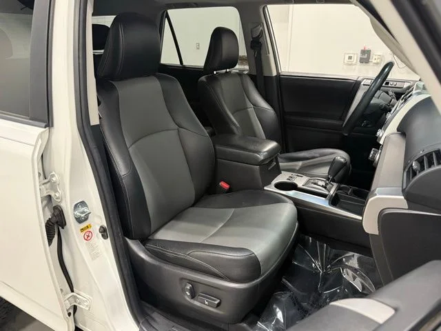 Used 2015 White Toyota SR5 Premium image 33