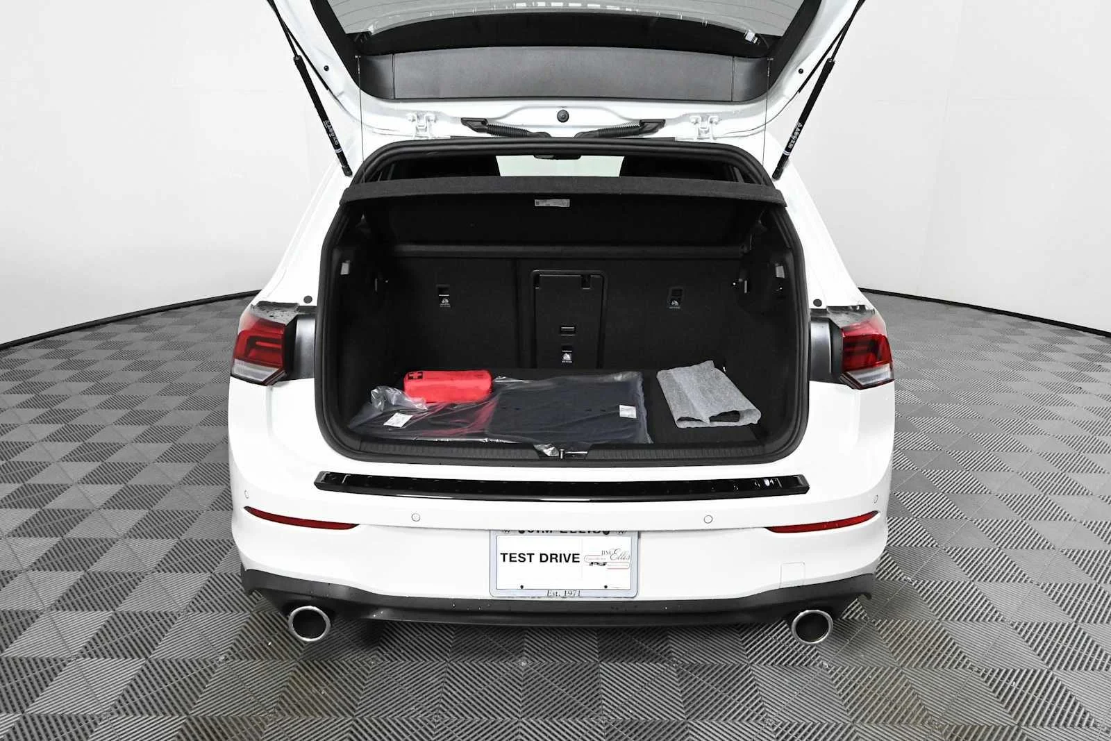 New 2026 Opal White Pearl Volkswagen SE image 9