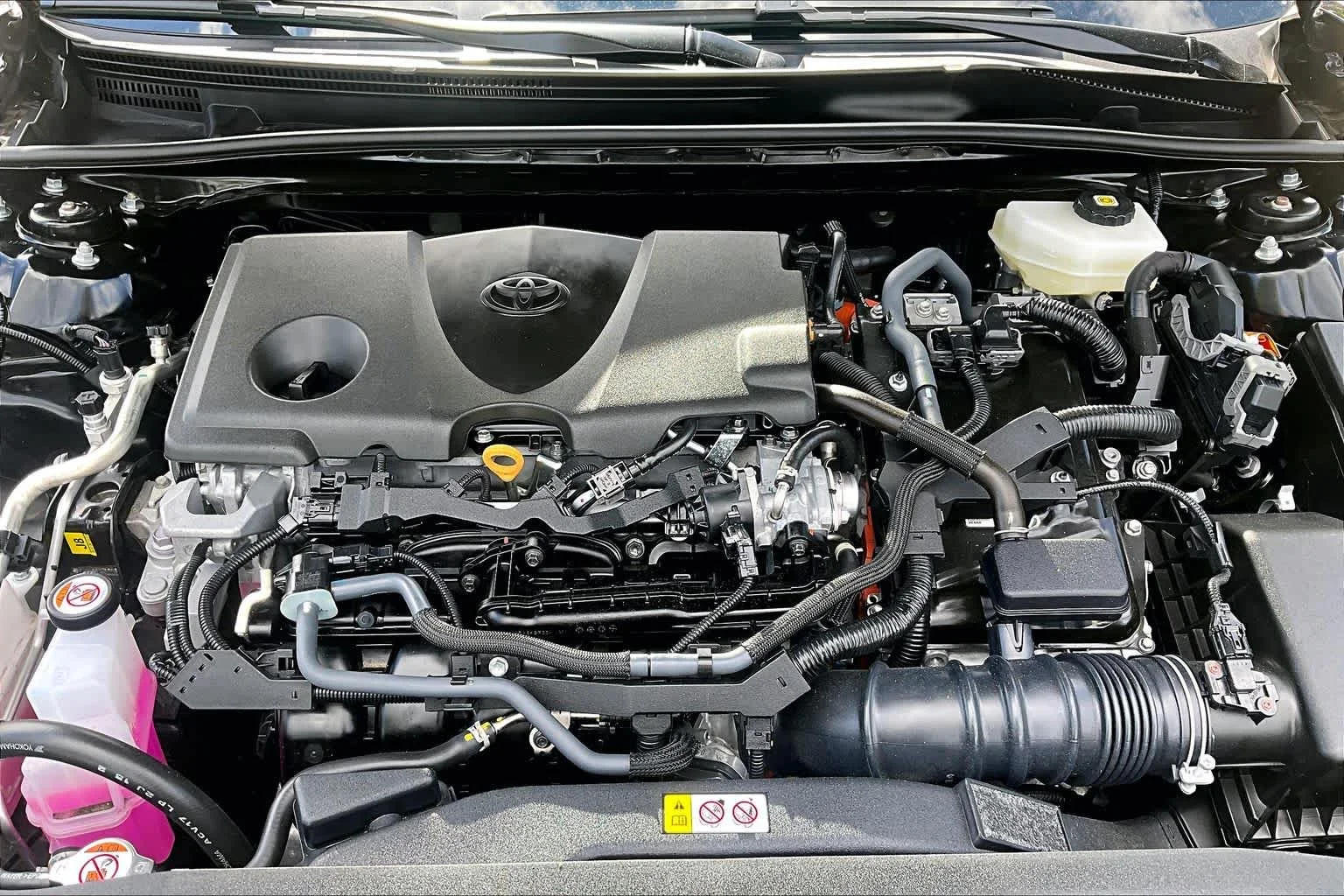 2025 Toyota Camry LE - Photo 32