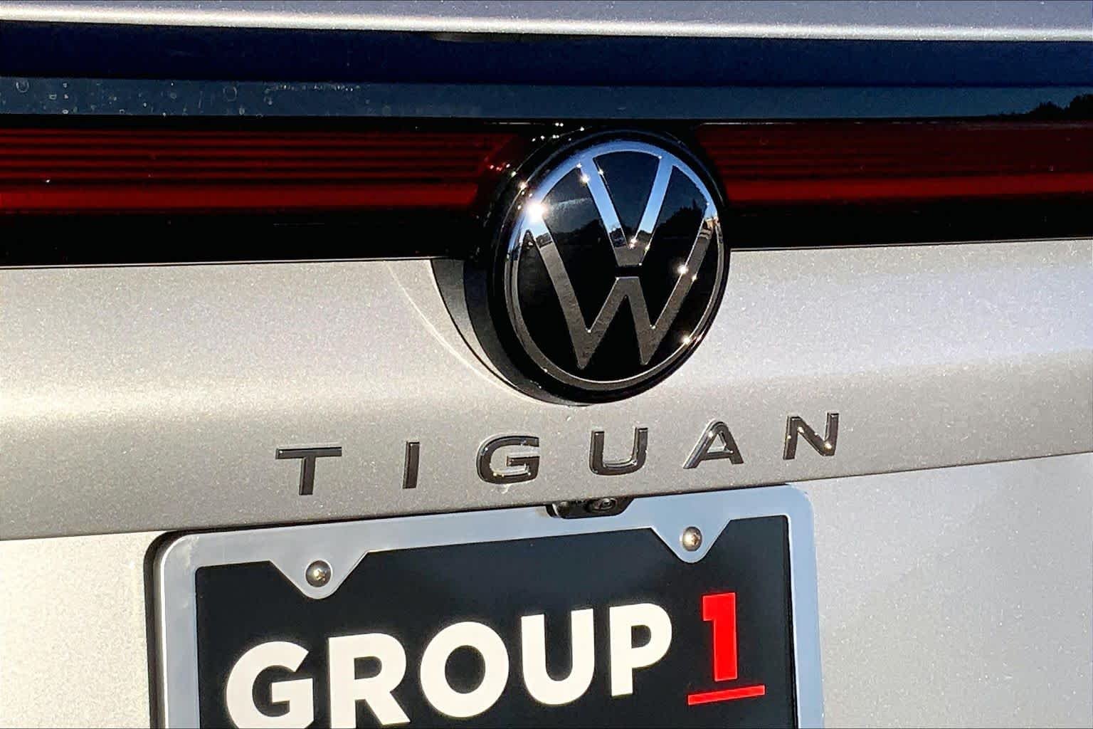 New 2026 Pyrite Silver Metallic Volkswagen SE image 15