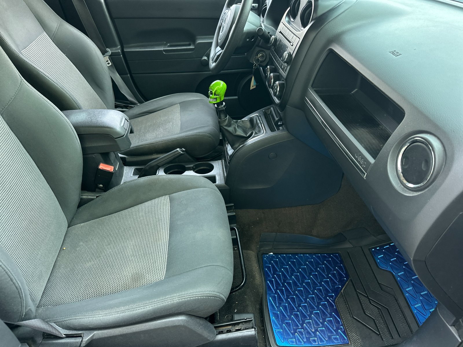 Used 2015 True Blue Pearlcoat Jeep Sport image 16