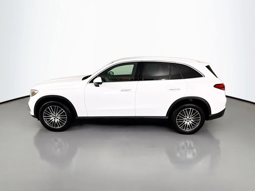 New 2026 Polar White Mercedes-Benz GLC 300 image 2