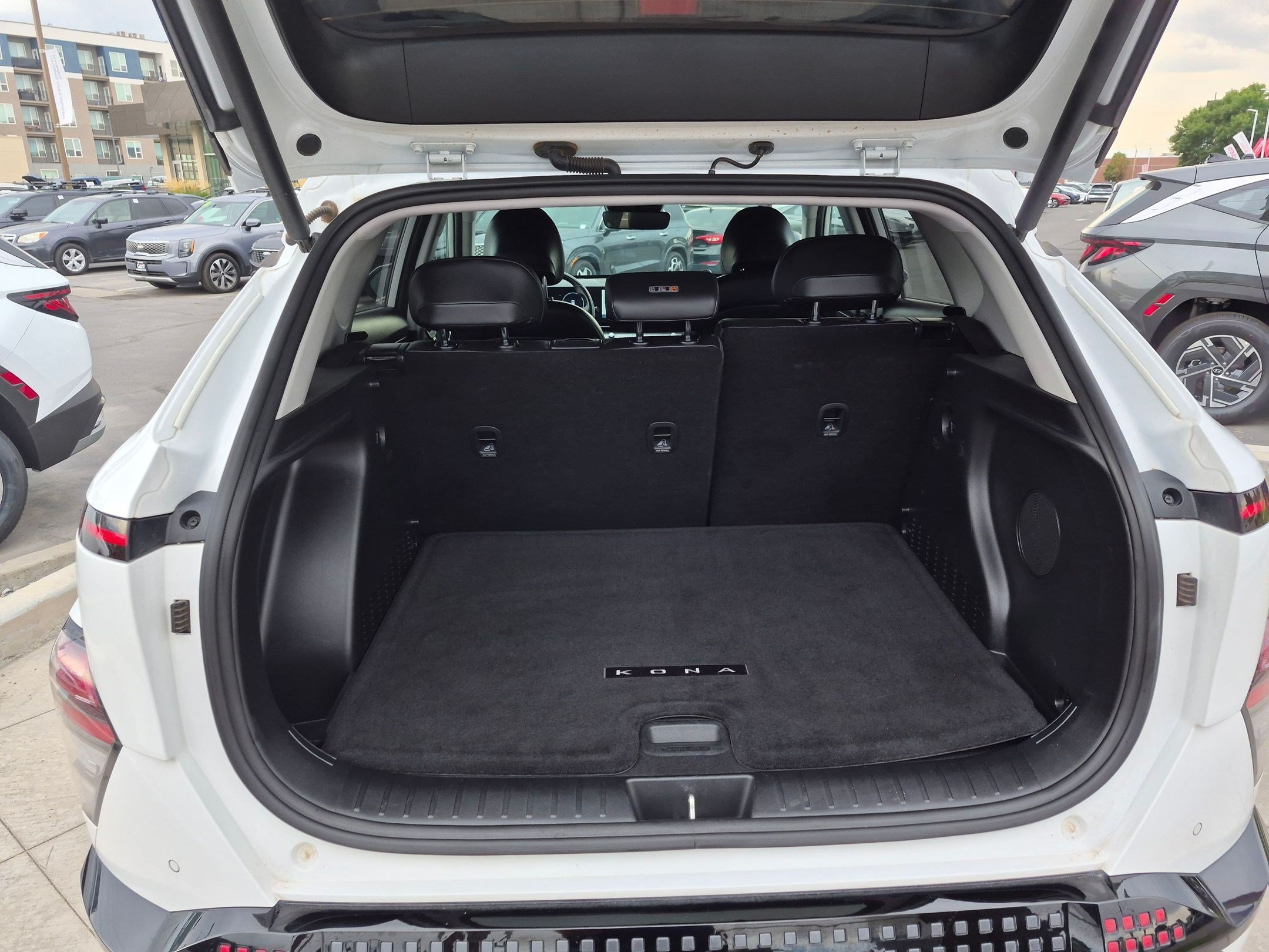 Certified Used 2024 Atlas White Hyundai Limited image 29