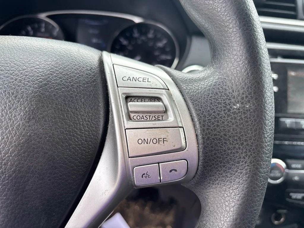Used 2016 Silver Nissan SV image 16
