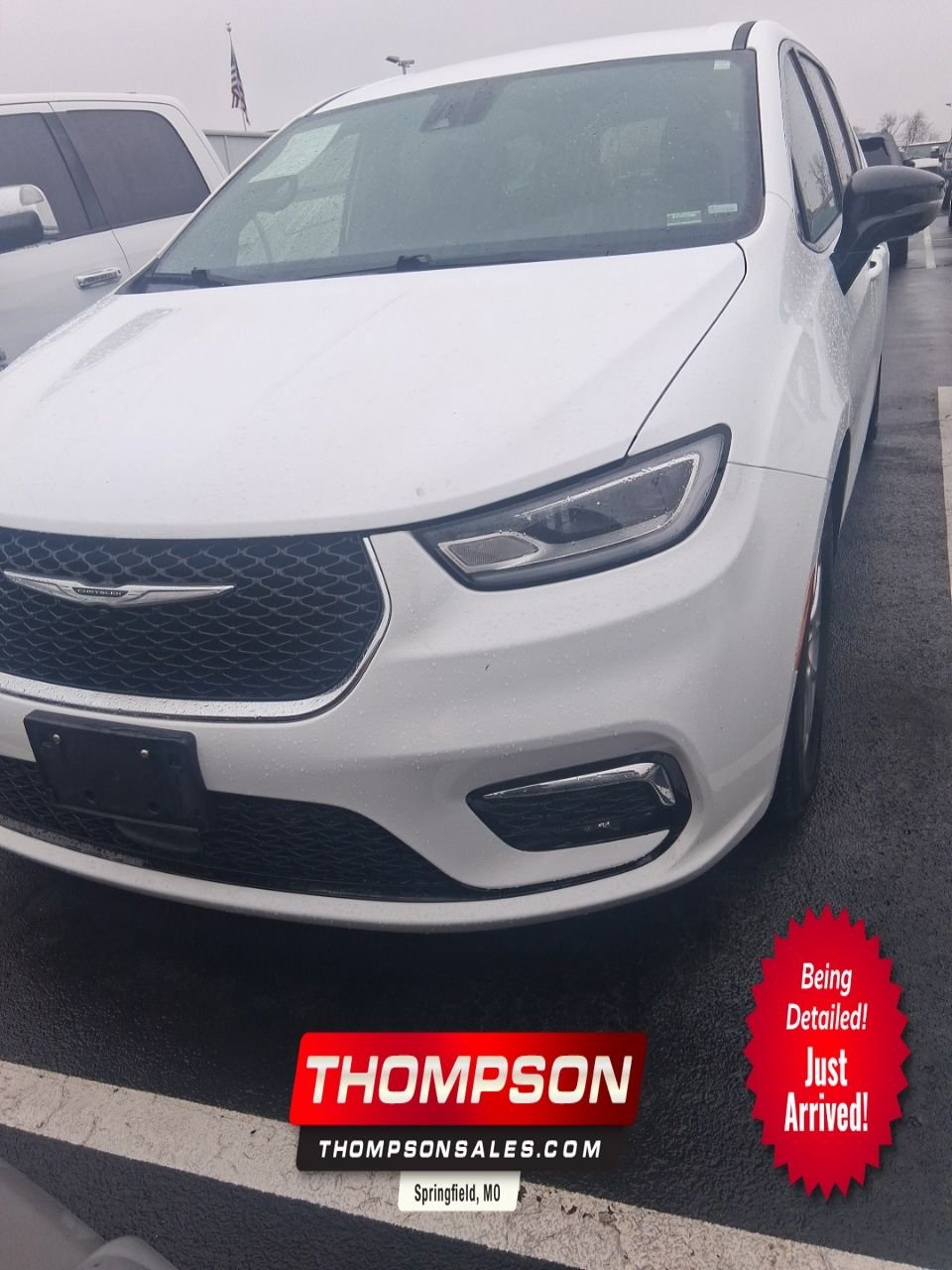 2025 Chrysler Pacifica Select