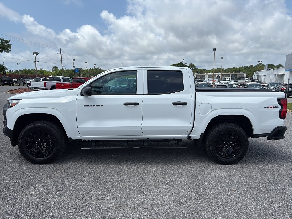 New 2026 Summit White Chevrolet WT image 3