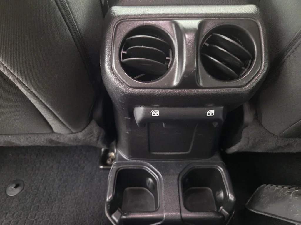 Used 2020 Black Clearcoat Jeep Sport S image 25