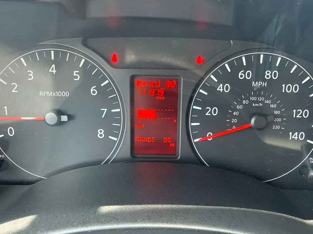 Used 2018 White Nissan SL image 20