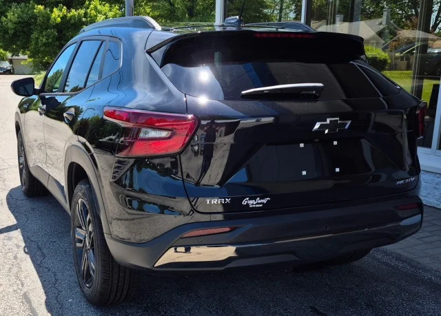 New 2026 Mosaic Black Metallic Chevrolet ACTIV image 9