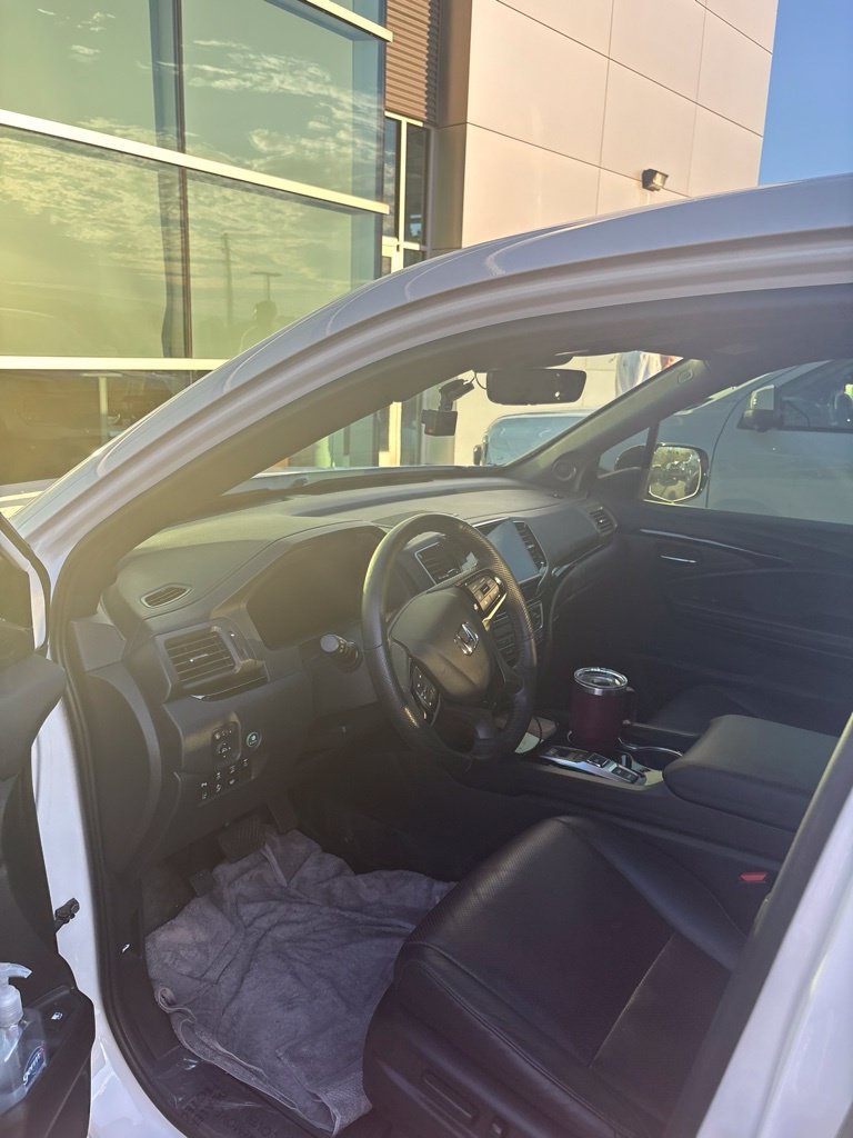 Used 2025 White Honda Black Edition image 6