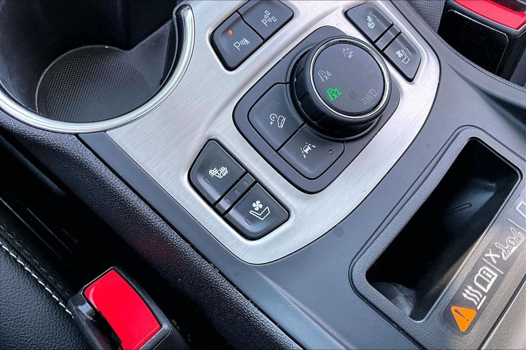 Used 2024 White GMC Denali image 24