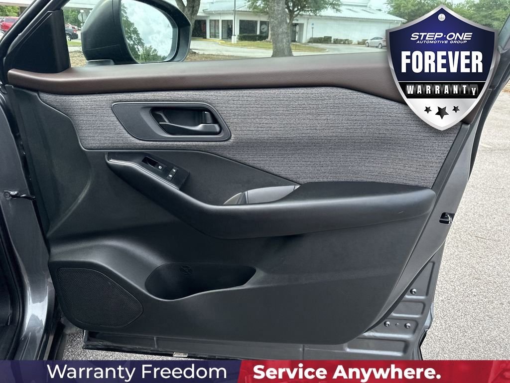 Used 2023 Gray Nissan S image 33