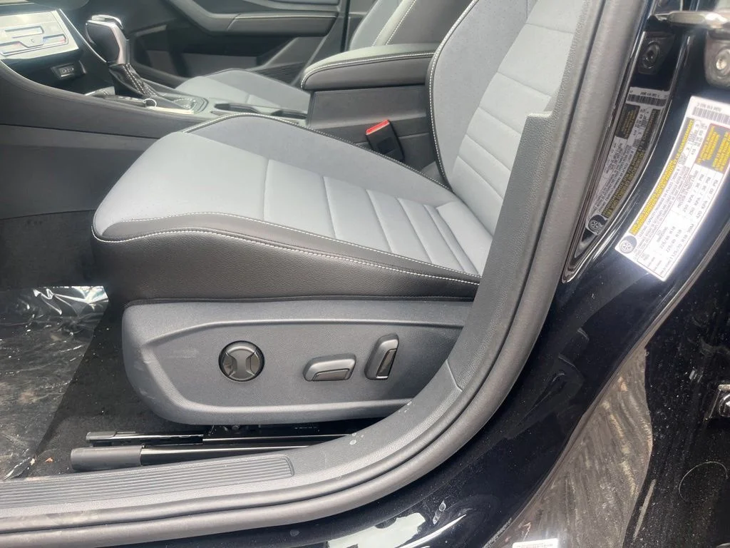 New 2026 Black Volkswagen 1.5T SE image 18