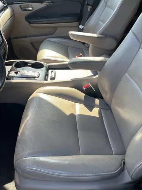 Used 2016 White Diamond Pearl Honda Touring image 11