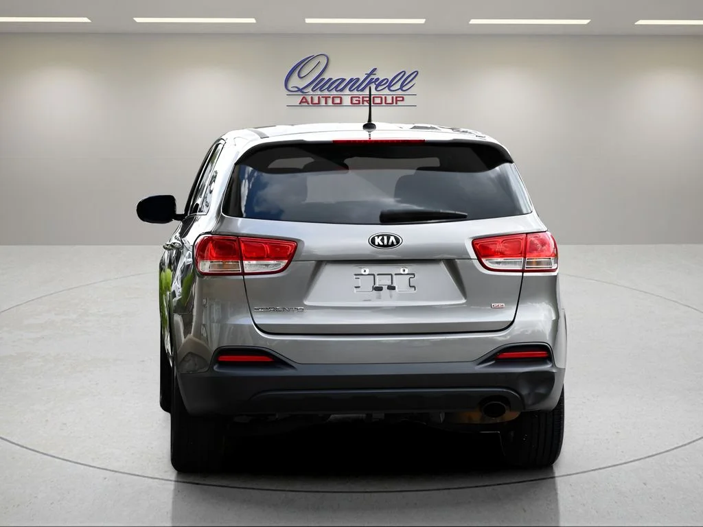 Used 2017 Titanium Silver Kia L image 5