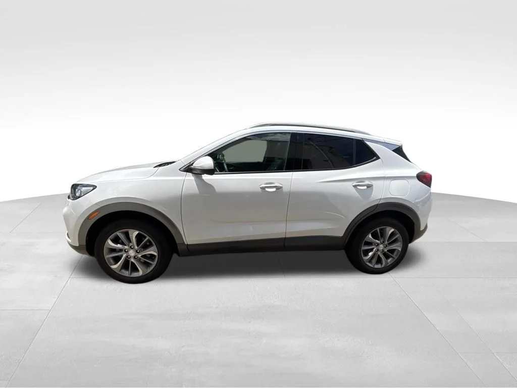 Used 2022 White Buick Essence image 3
