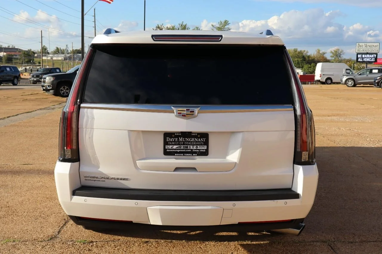 Used 2019 Crystal White Tricoat Cadillac Platinum image 4