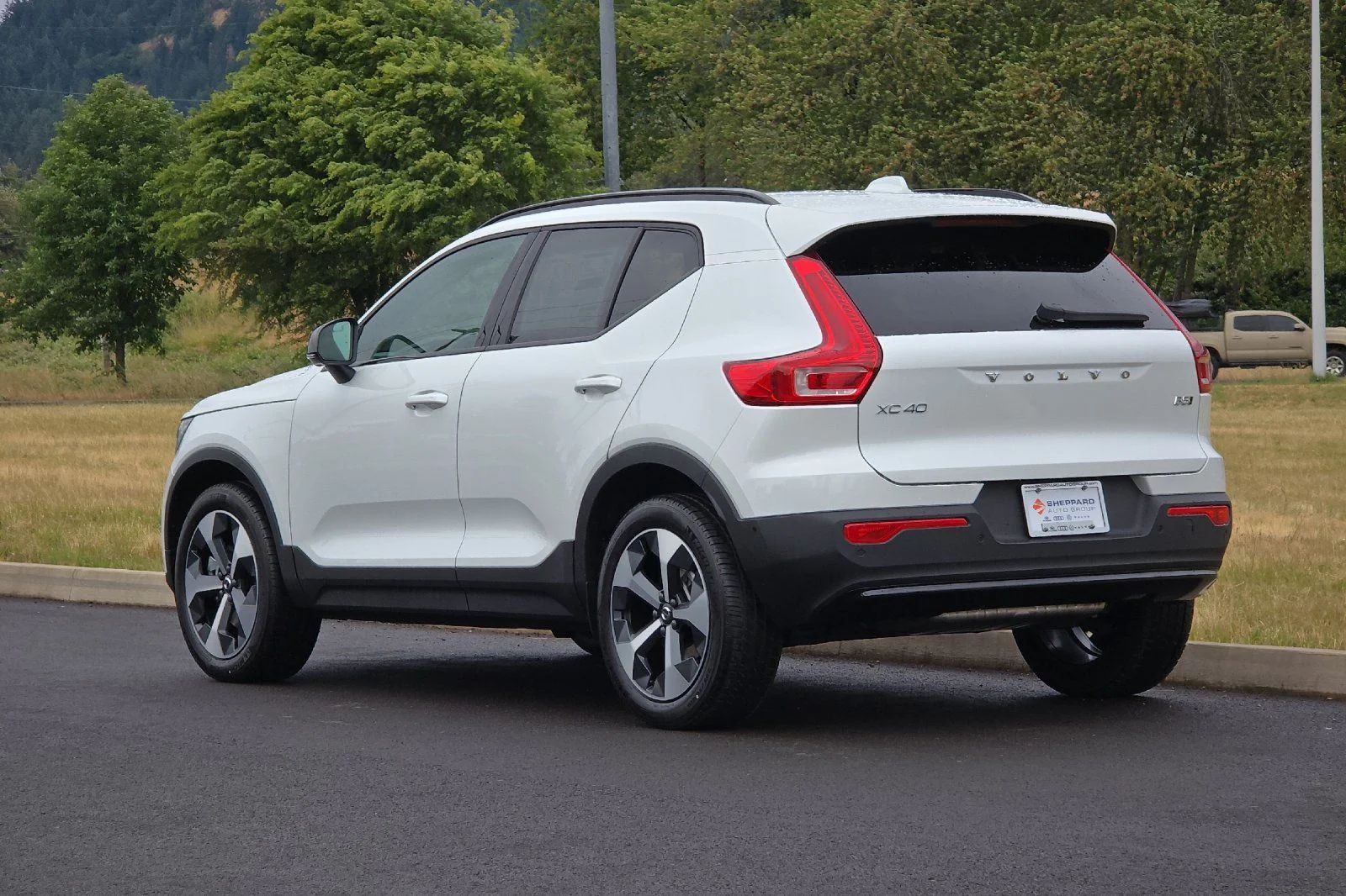 New 2026 Crystal White Volvo Plus image 5