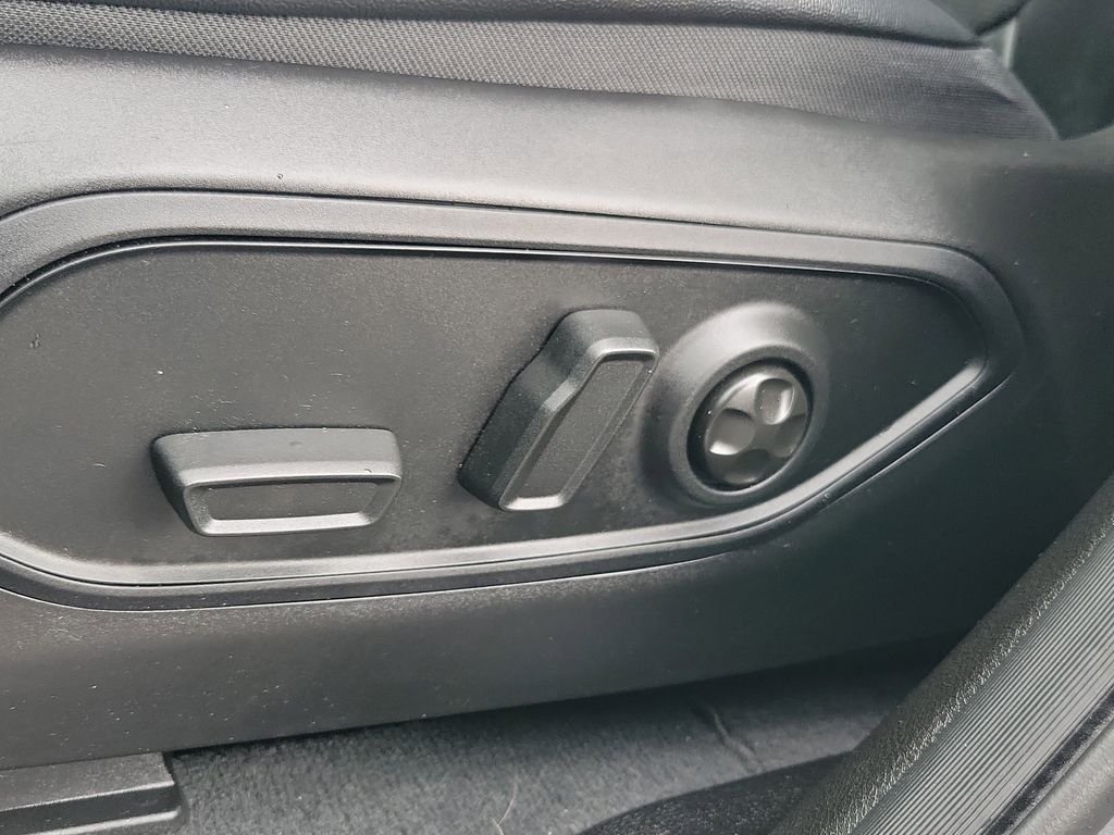 Certified Used 2025 Metallic Jeep Altitude X image 18