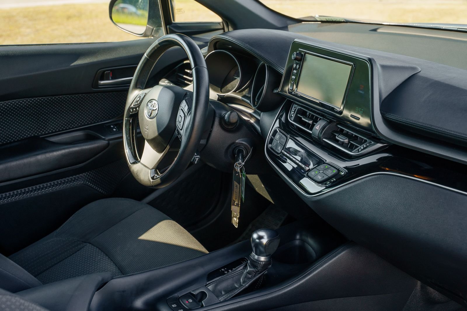 Used 2018 Gray Toyota XLE image 13
