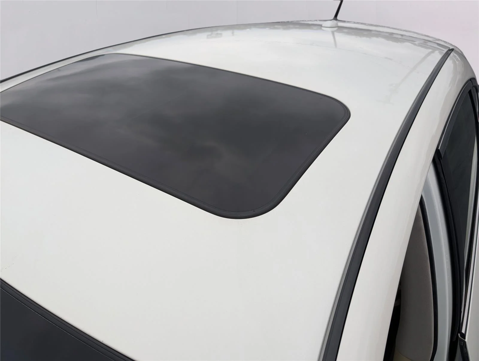 Used 2017 Majestic White INFINITI RWD image 37
