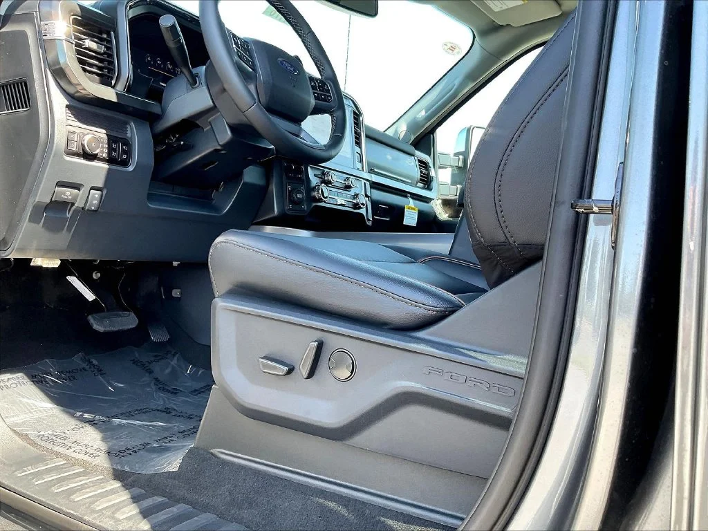 New 2027 Carbonized Gray Metallic Ford F-250® Lariat® image 41