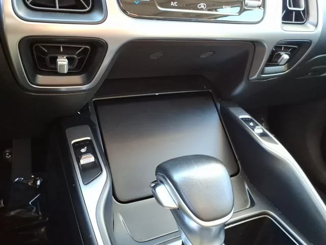 Used 2023 White Kia S image 24