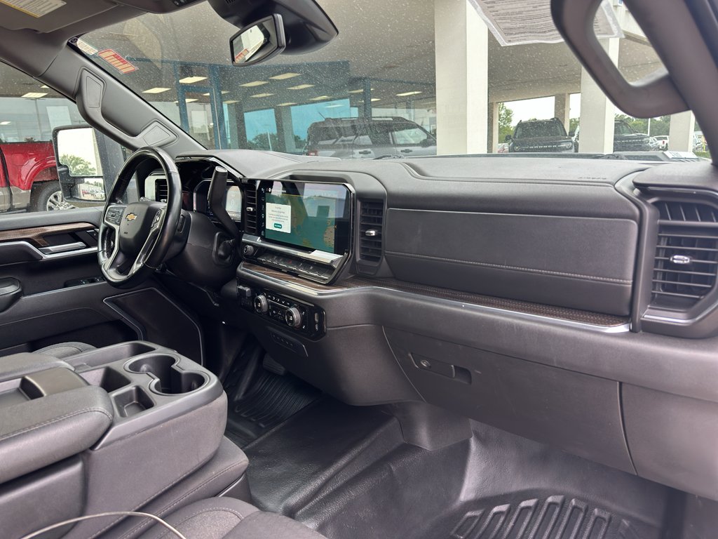 Used 2025 Summit White Chevrolet LT image 31