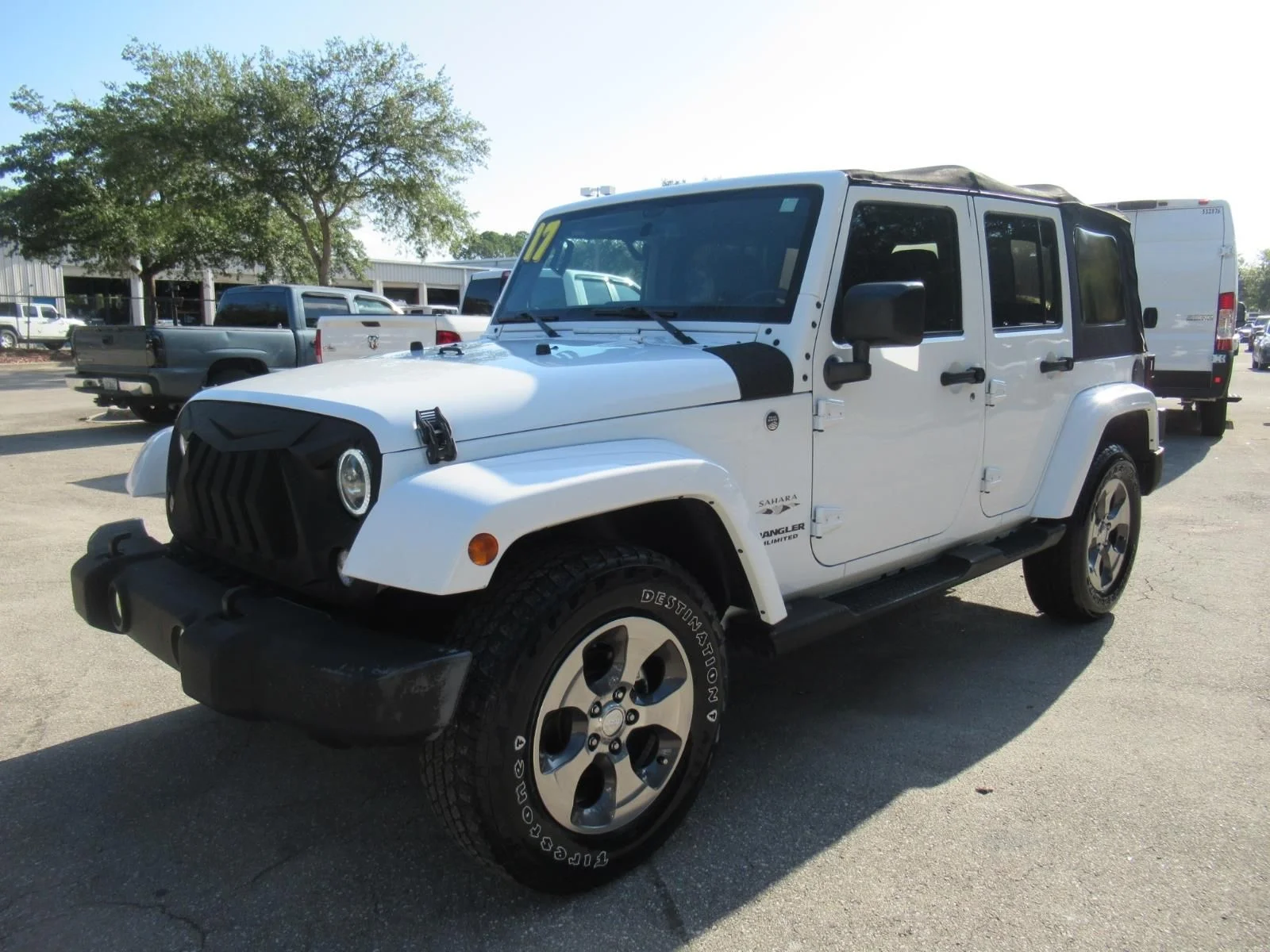 Used 2017 White Jeep Unlimited Sahara image 3