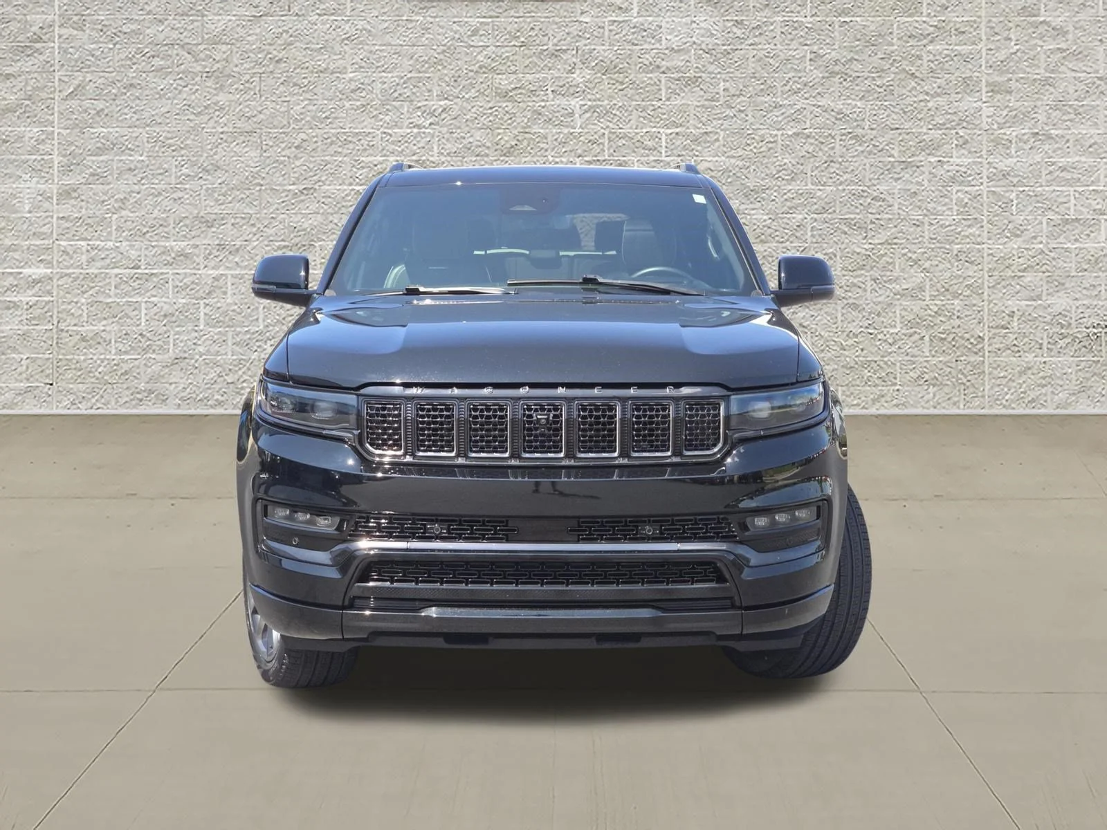 Used 2025 Diamond Black Crystal Pearlcoat Jeep Series II Obsidian image 2