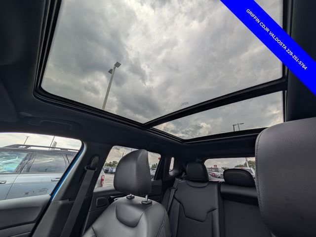 Used 2025 Blue Jeep Latitude image 14