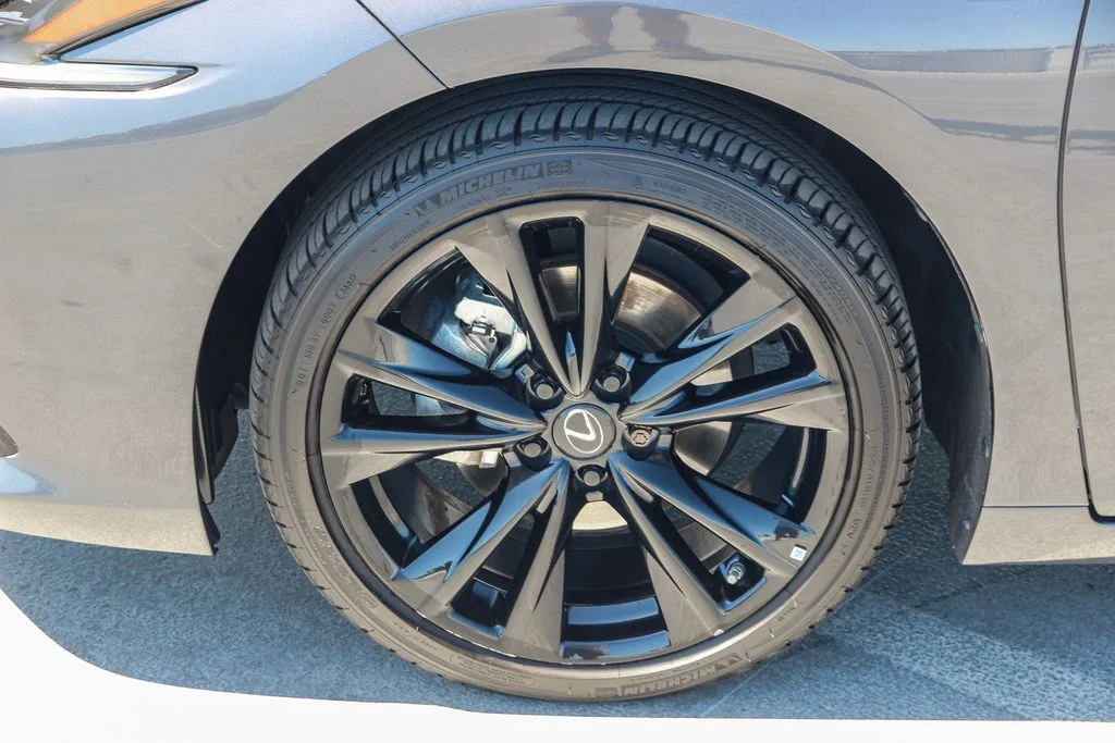 Used 2024 Gray Lexus 300h F SPORT Handling image 11
