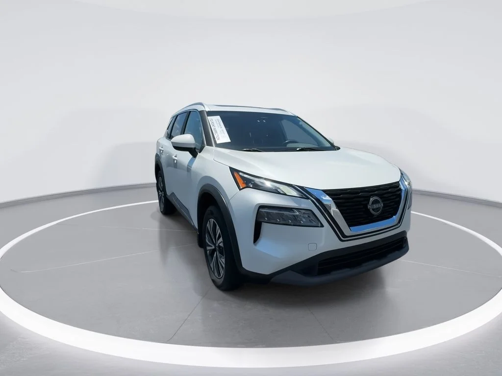 Used 2023 White Nissan SV image 2