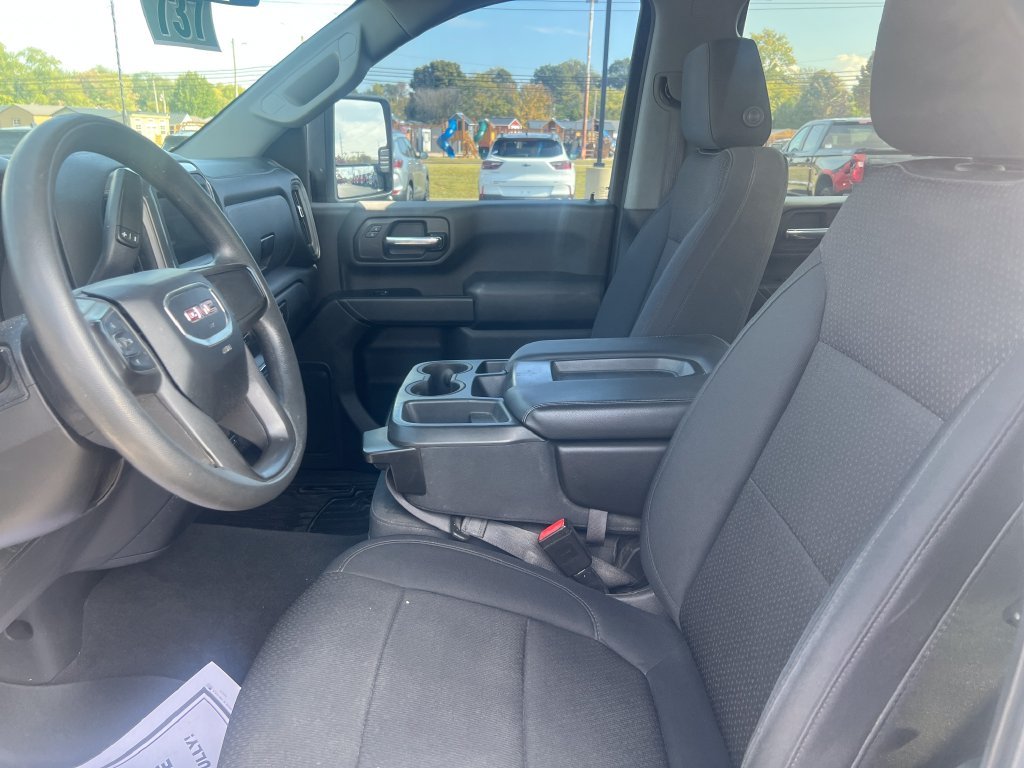 Used 2020 White GMC Base image 12