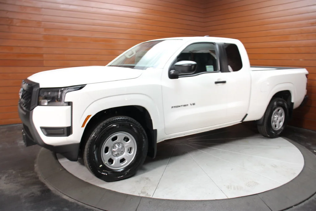 New 2027 Glacier White Nissan King Cab® S image 26