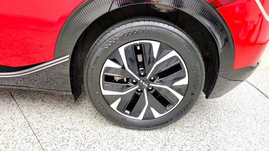 Used 2022 Runway Red Kia Wind RWD image 9