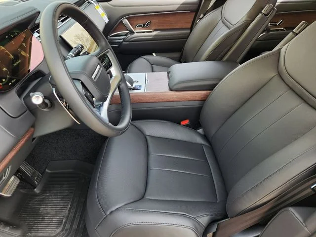 New 2026 Fuji White Land Rover SE image 9