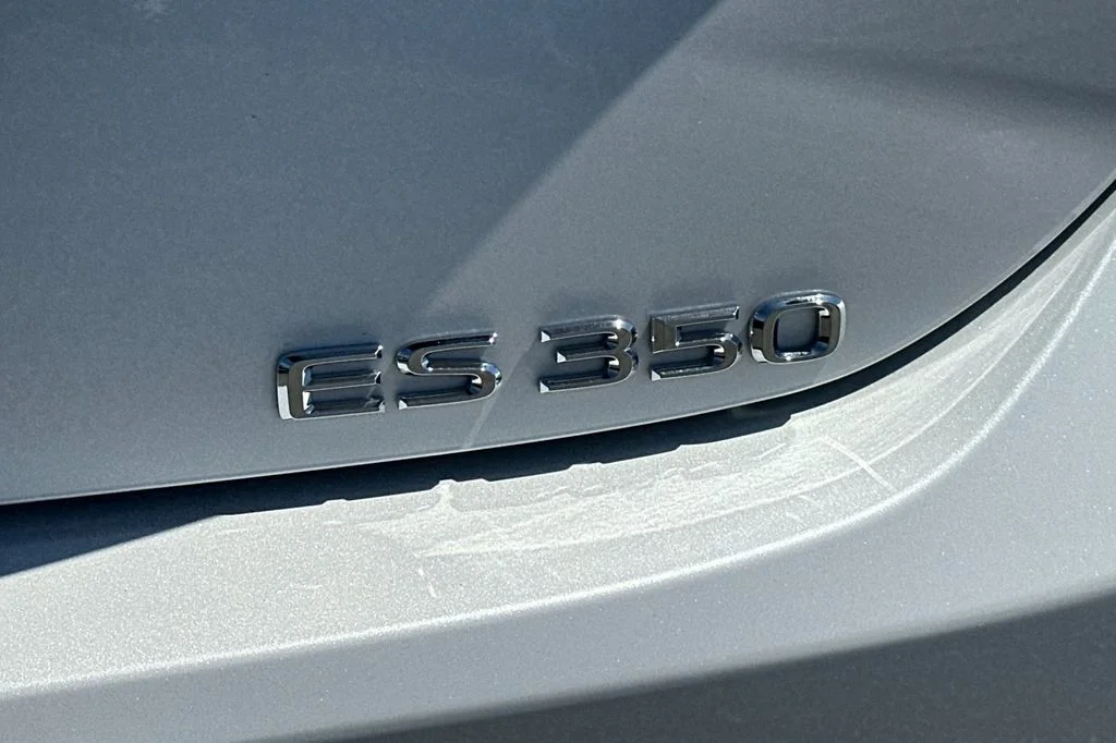 Used 2025 White Lexus 350 image 32