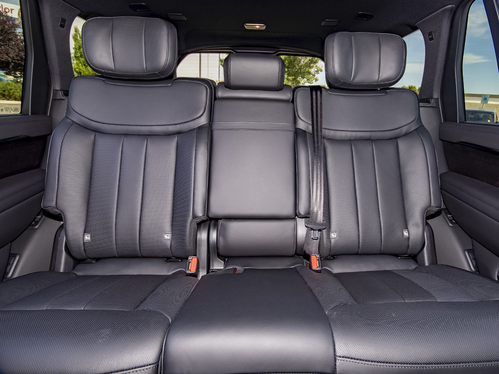 New 2026 Fuji White Land Rover Autobiography image 47