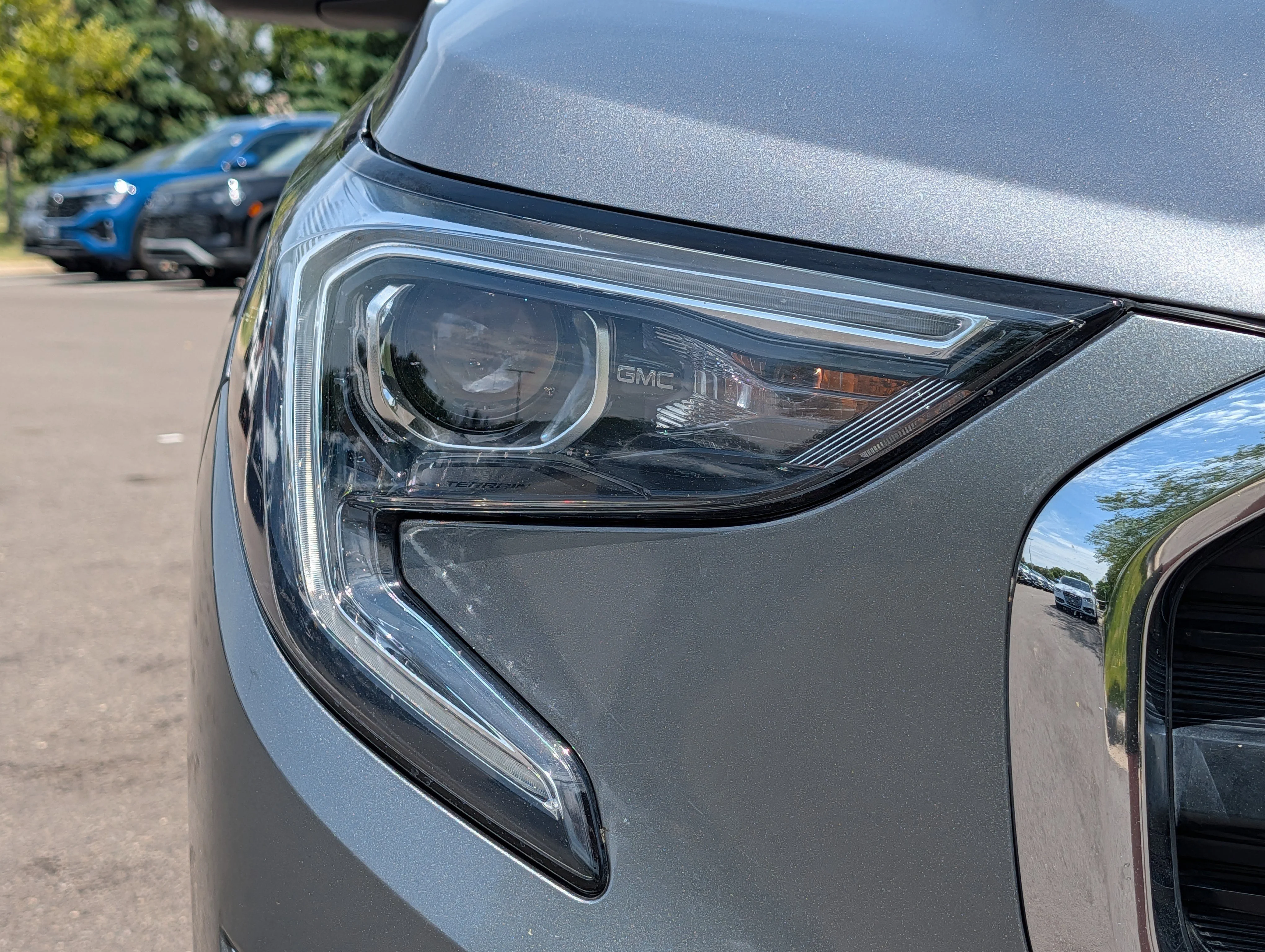 Used 2021 Satin Steel Metallic GMC SLE image 16