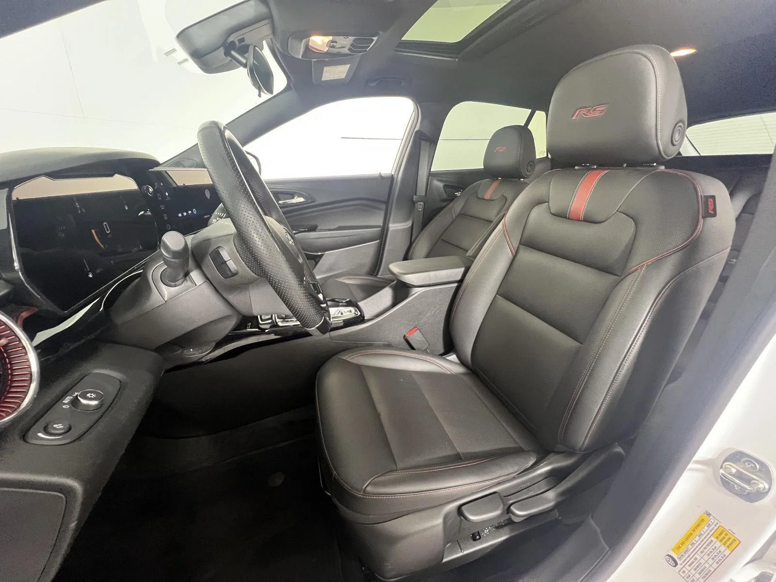Used 2024 Summit White Chevrolet 2RS image 2