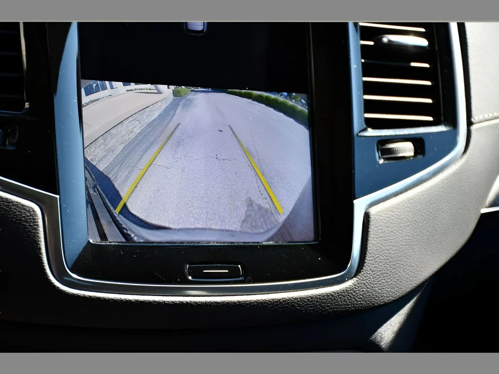 Used 2023 Onyx Black Metallic Volvo Ultimate image 23