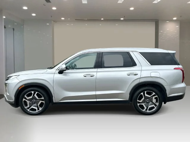 Used 2023 Silver Hyundai SEL image 3