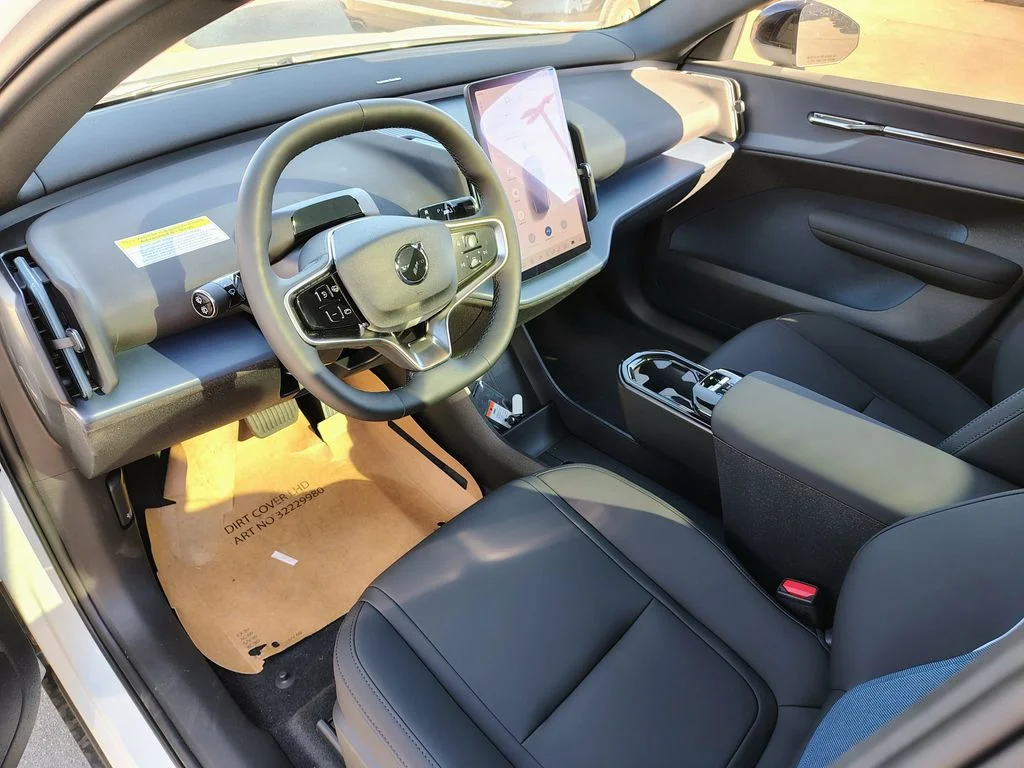 New 2026 Crystal White Volvo Plus image 11