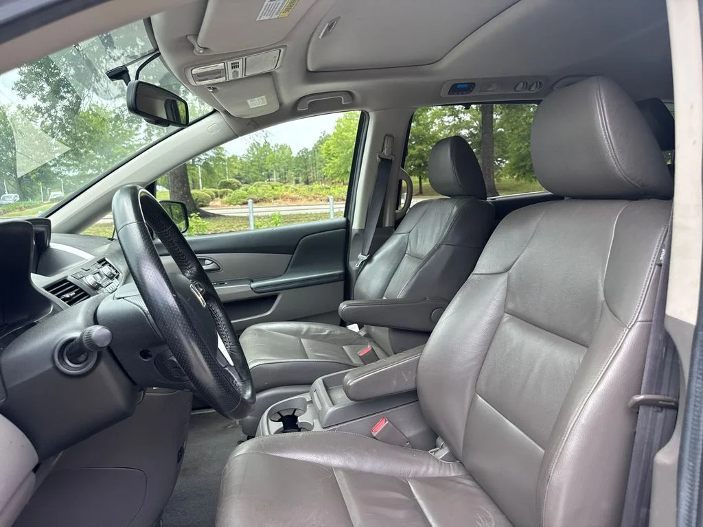 Used 2013 Alabaster Silver Metallic Honda EX-L image 12